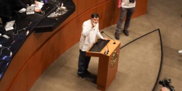 Morena condena agresión a Fernández Noroña; PRI se defiende en sesión extraordinaria