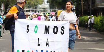 Miles marchan en CDMX en “La Resistencia” convocada por Alessandra Rojo de la Vega