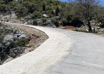 Fortalece gobierno de Américo conectividad rural en Miquihuana