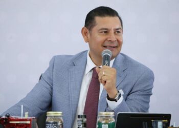 En Puebla, mega obras con humanismo acaban con mega saqueos: Armenta⁩