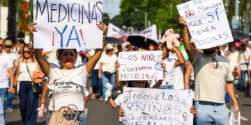 Marcha nacional “Queremos Medicina” exige fin al desabasto de fármacos oncológicos
