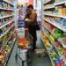 Consumo privado en México cae en julio y agosto, según Inegi