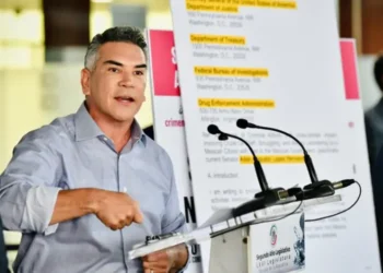 Alejandro Moreno denuncia a Morena ante la DEA y el FBI por el llamado “Cártel de Macuspana”