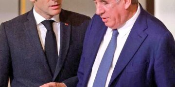 Francia destituye a Bayrou: Macron buscará nuevo primer ministro en medio de crisis política