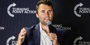 Charlie Kirk, aliado de Trump, baleado durante un evento en Utah