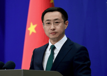 China pide cautela a México por propuesta de aranceles a autos