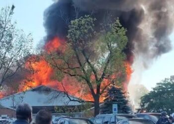 Tiroteo e incendio en iglesia mormona de Michigan deja un muerto y nueve heridos