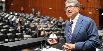 Ricardo Monreal impulsa reforma tras revelar que está en buró de crédito por plataformas digitales