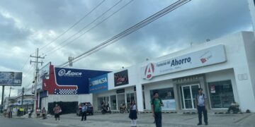 Apagón masivo afecta a la Península de Yucatán; CFE reporta falla en transmisión
