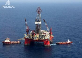 Slim firma contrato con Pemex por hasta 1,991 mdd para perforar pozos en Ixachi