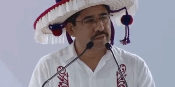 Pueblos indígenas entregan bastón de mando a ministros de la Corte en ceremonia tradicional