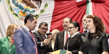 Primer informe de Sheinbaum llega al Congreso sin mensaje al pleno