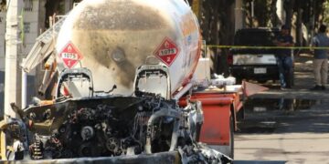 Explosión de pipa en Iztapalapa provoca incendio y varios heridos en Puente de la Concordia