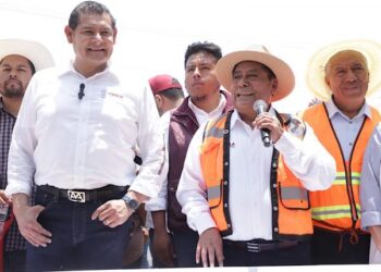 Más de 4 mil calles pavimentadas en Puebla capital, al cierre de 2025: Armenta