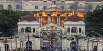 Nepal en crisis: protestas juveniles tumban al gobierno y dejan al país en llamas