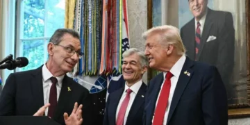 Trump anuncia acuerdo con Pfizer para reducir precios de medicamentos en EE. UU.