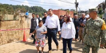 Gobernador Armenta supervisa limpieza y reconstrucción de viviendas afectadas en Huauchinango