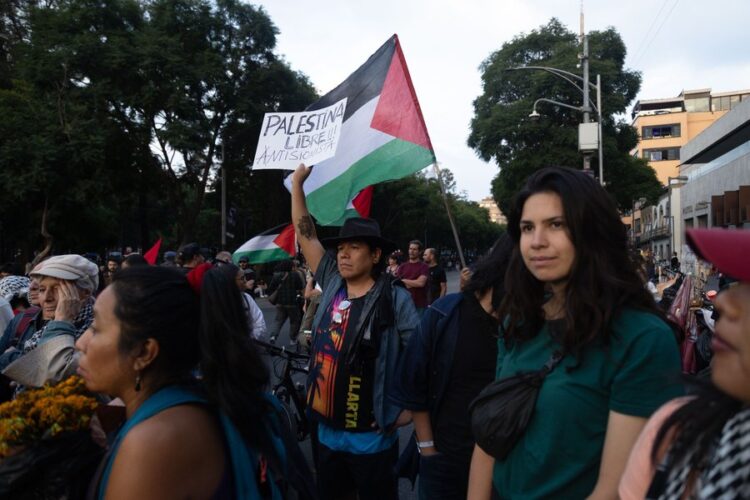 Protestas pro Palestina paralizan vialidades en la CDMX; exigen regreso seguro de la Flotilla Global Sumud