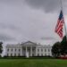 Trump inicia despidos masivos de empleados federales durante cierre de gobierno en EE.UU.