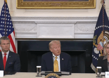 Trump acusa que los cárteles controlan México, pero reconoce a Sheinbaum como “una mujer valiente”