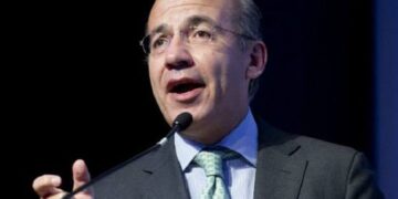 Felipe Calderón analiza su regreso a la política y llama al PAN a recuperar su identidad