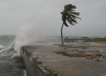 Huracán ‘Melissa’ toca tierra en Jamaica como categoría 5 con vientos de 295 km/h