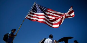 Estados Unidos elimina extensión automática de permisos de trabajo para migrantes