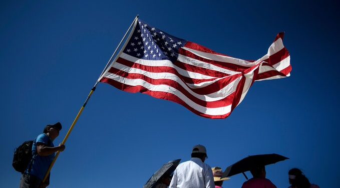 Estados Unidos elimina extensión automática de permisos de trabajo para migrantes