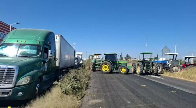Maiceros del Bajío levantan bloqueos tras firmar acuerdo con la Sader