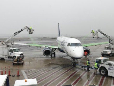 Aterrizaje de emergencia de vuelo JetBlue procedente de Cancún deja varios heridos en Florida