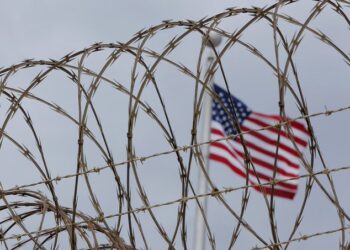 Trump ordena construir nuevos centros para migrantes con apoyo de la Marina de EE.UU.