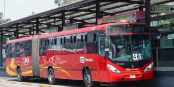 Transportistas de CDMX amenazan con paro y bloqueos para exigir aumento de dos pesos en el pasaje