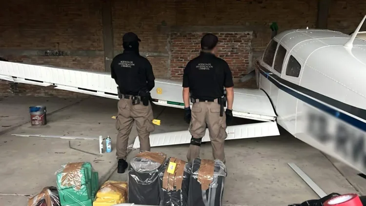 Aseguran avioneta con 203 paquetes de cocaína en Tapachula; FGR investiga red criminal en la frontera sur