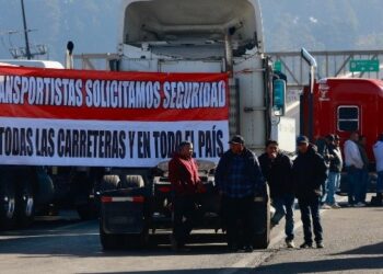 Bloqueos nacionales: agricultores y transportistas paralizan carreteras y aduanas