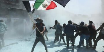 Violencia y tensión en el Zócalo durante la marcha de la Generación Z