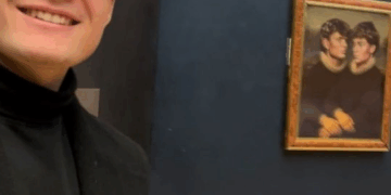 Influencers cuelgan su retrato en la sala de la Mona Lisa y exhiben fallas de seguridad