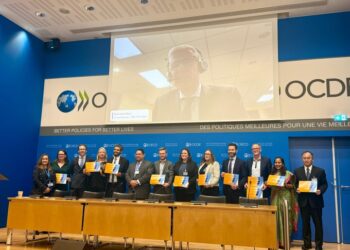 México recibe reconocimiento de la OCDE por fortalecer la certidumbre fiscal