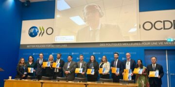 México recibe reconocimiento de la OCDE por fortalecer la certidumbre fiscal