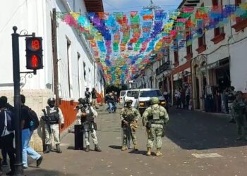 Detienen a escoltas del alcalde de Uruapan asesinado; investigan omisiones en el crimen