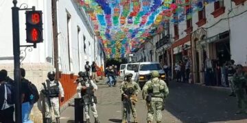 Detienen a escoltas del alcalde de Uruapan asesinado; investigan omisiones en el crimen