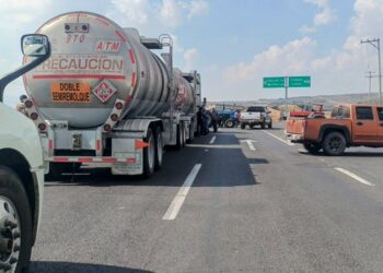 Bloqueos carreteros se endurecen y transportistas amenazan cierres en accesos a la CDMX