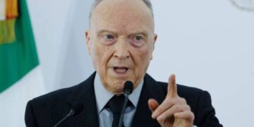 Gertz Manero deja la FGR; Senado activa el proceso para aceptar su renuncia