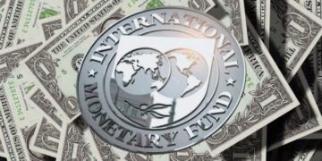 Expertos recomiendan mantener la línea de crédito del FMI como escudo financiero