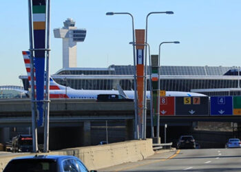 FAA reduce vuelos en 40 aeropuertos por cierre de gobierno y falta de controladores