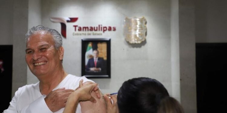 Exhorta Salud a vacunarse contra COVID e Influenza