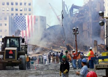 Bomberos de Nueva York exigen claridad por documentos ocultos sobre toxinas del 11S