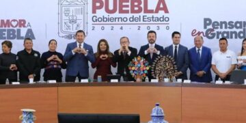 Gobierno estatal fortalece tradiciones de Día de Muertos en comunidad migrante