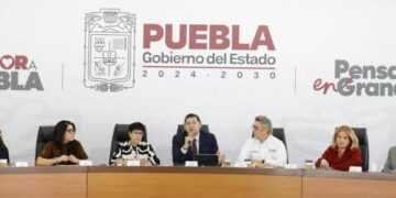 Gobierno de Puebla premia con 20 por ciento de apoyo directo a transportistas cumplidos