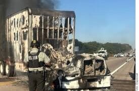 Sinaloa vive jornada crítica: balaceras, bloqueos y restos humanos elevan la alarma