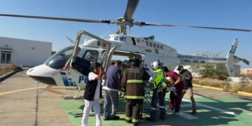 Con traslado aéreo, Gobierno de Puebla garantiza atención especializada a joven lesionado